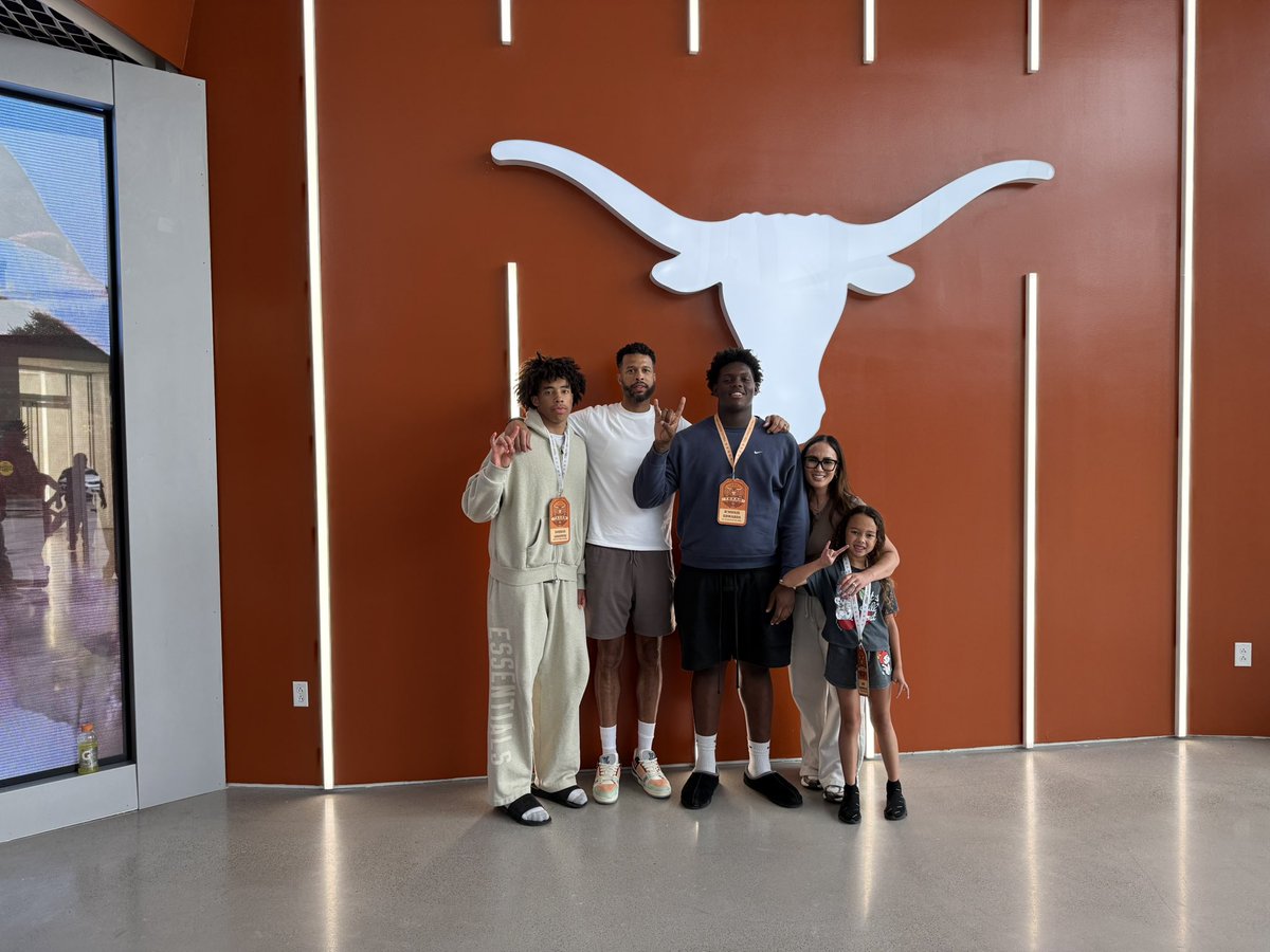 AGTG🙏🏾 after an amazing conversation with <a href="/KJJFlood/">Kyle Flood</a> I am extremely to receive an offer from the university of Texas #HookEm  <a href="/CoachSark/">Steve Sarkisian</a> 

<a href="/WRAB50/">William Blaylock</a> <a href="/J_Hines74/">Jacob Hines</a> <a href="/CyRanchFB/">Cypress Ranch Football (TX)</a> <a href="/Coach_Wozniak/">Coach Conrad Wozniak</a> <a href="/Coach_Ware/">Brian Ware</a> <a href="/CoachSark/">Steve Sarkisian</a> <a href="/TomLoy247/">Tom Loy</a> <a href="/TFloss32/">Todd Glawson</a>  <a href="/ChrisGilbert_1/">Chris Gilbert</a>