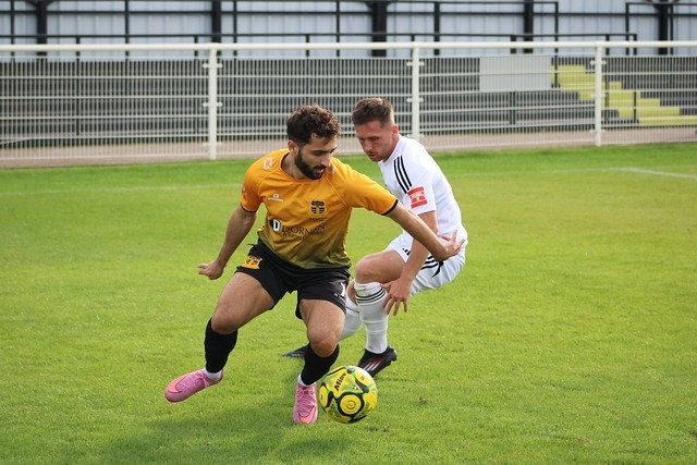 LocalBusDriver's tweet image. A sharing of the points at Theobalds Lane Stadium this afternoon, after the @IsthmianLeague Premier Division match between @cheshuntfcscore &amp;amp; @Official_BHTFC finished 1-1.  A few photos 📸 now on Flickr..flickr.com/gp/localbusdri…