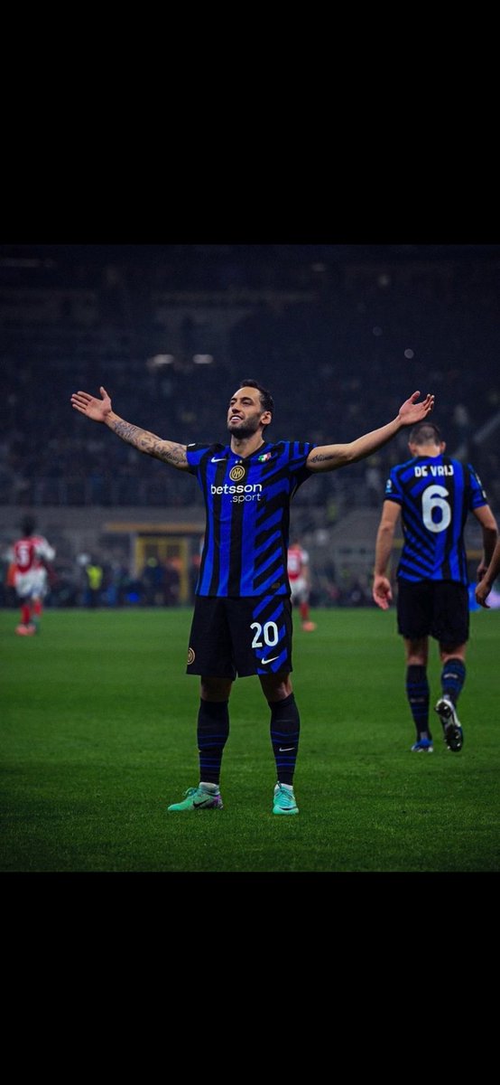 Okan Buruk: "Hakan Çalhanoğlu Galatasaray'da çok görmek istediğimiz bir oyuncu. Büyük bir Galatasaraylı. Onunda çok büyük fedakarlıkları oldu. Transferin son haftasında Inter ile görüşmemiz oldu ama kulübü vermek istemedi." (NOW Spor)