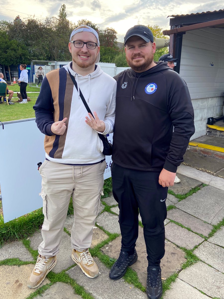 Great to meet up with <a href="/AaronHunt282/">Aaron Hunt</a> at Daisy Hill after facing his team in Gameweek 1 of the Bovdesliga ⚽️

Unfortunate result for The Cutters today but all the best to the lads for next weekends fixture 🗓️

UP THE CHAZZAS! &amp; UP THE CUTTERS! 🔥

#Bovdesliga #ManchazsterCity