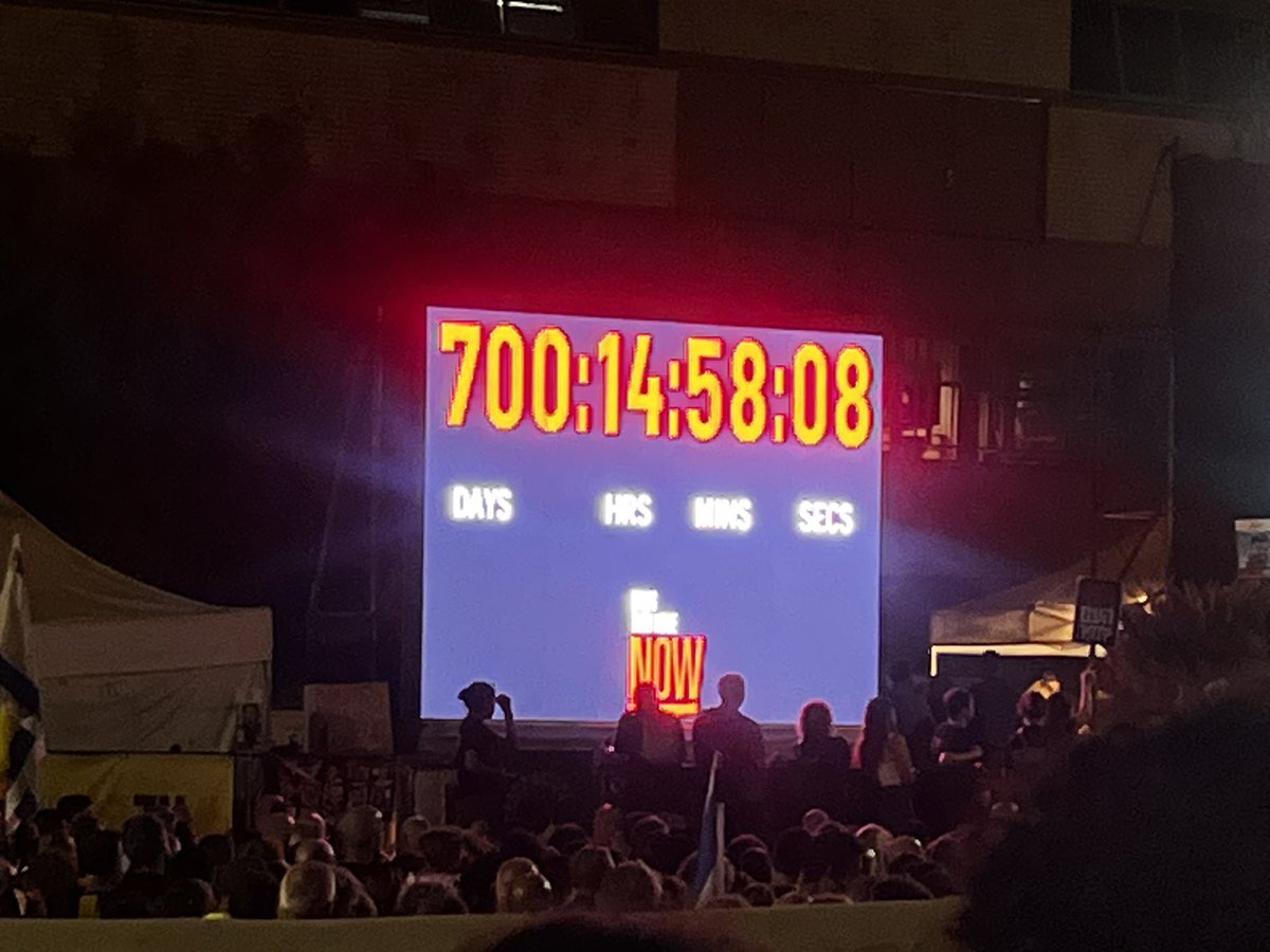 Como cada semana estuve hoy en la Plaza de los Secuestrados. Más que 700 días. Imposible de creer. Sin embargo, así es. #BringThemHomeNow
