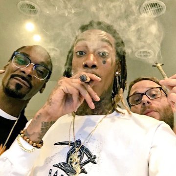 В честь выхода будущего альбома Вити СД, скидываем вам четыре рандомные фотографии с разных периодов жизни рэпера