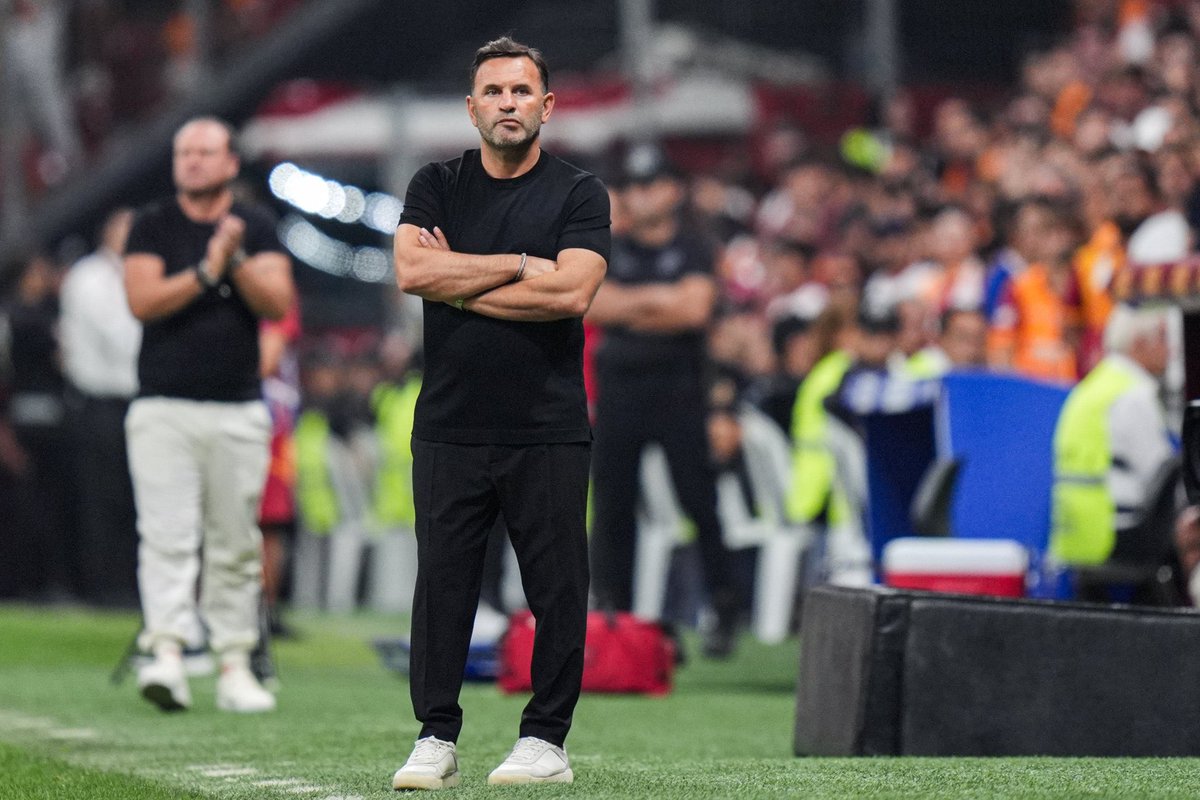 SportsDigitale's tweet photo. Okan Buruk: Şu an direkt olarak oyuncu arayışımız var diyemem ama bir hafta önemli. Fırsat çıkabilir. Kesinlikle yapmayacağız demiyorum ama şu anki düşüncem yapmama yönünde. Çok önemli bir oyuncu olursa son dakikada lig için düşünülebilir. Bütün mevkilerde kalabalığız. https://t.co/x6sGZu7QK6