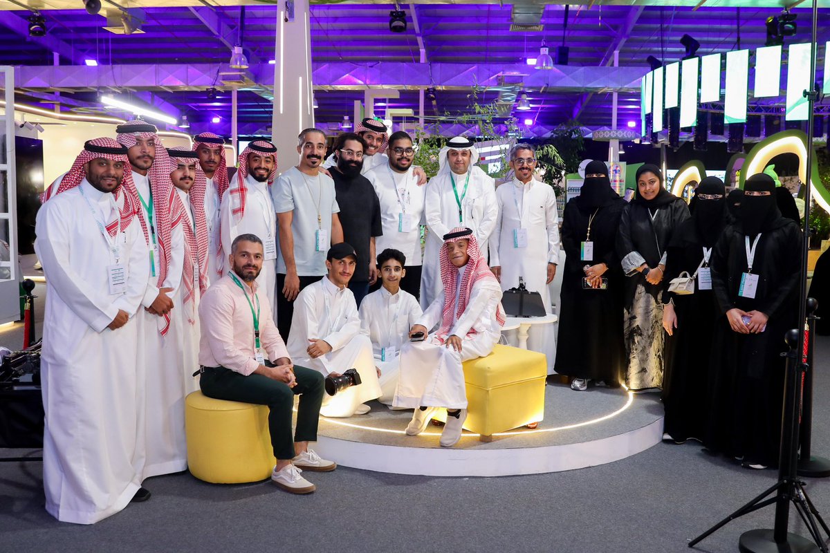 qasimtv's tweet photo. صُنّاع المحتوى الإبداعي و إدارة الحملة الإعلامية و الإعلانية لـ #معرض_اللومي_الحساوي بقيادة الأستاذ القدير خالد القحطاني و صانعة اللحظات الجميلة الأستاذة فاطمة العرجان .

سعيد جداً بهذه التجربة و نلتقي بعد قليل مع فعاليات قادمة في #الأحساء . https://t.co/oFcMSxY7NO