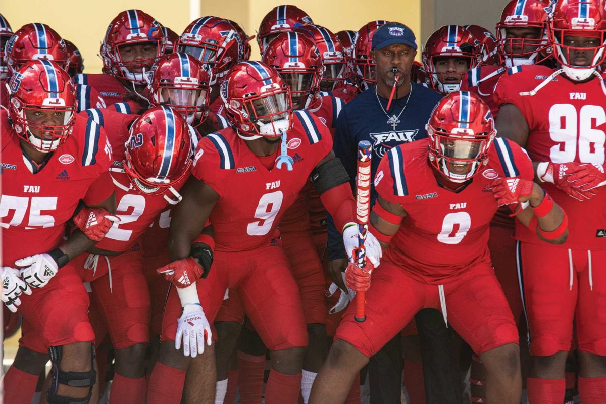 Extremely blessed to receive an offer from FAU <a href="/CoachBLacy/">CoachBLacy</a> <a href="/CoachGAllDay/">Coach G</a> <a href="/Rivals/">Rivals</a> <a href="/dp1305/">Coach Shawn Patterson</a> @RivalsFriedman <a href="/Coach_LJ/">Coach Johnson</a> <a href="/247Sports/">247Sports</a> <a href="/TomLoy247/">Tom Loy</a> <a href="/EdWhiteFootball/">Ed White Football</a> <a href="/JohnGarcia_Jr/">John Garcia, Jr.</a> <a href="/boylston_kyle/">Coach K</a>