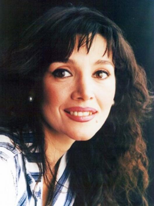 MuertosArg's tweet photo. 07/09/1996 murió Gilda.
Cantante y compositora, arrancó como maestra pero llegó al éxito en la cumbia en solo 6 años de carrera.
Con solo 34 años murió y su fama creció aún mas. Hasta fue considerada santa popular.
Pasaron 29 años y su figura sigue siendo de las mas queridas. https://t.co/PUZs0Td4KV