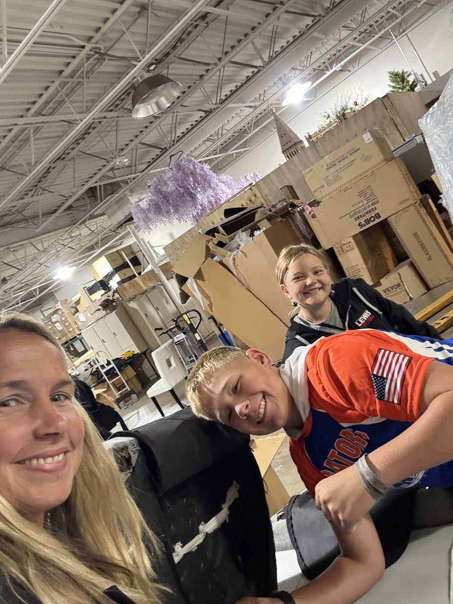 Had a great time helping @willcountyhabitat build some furniture 🪑🛠️