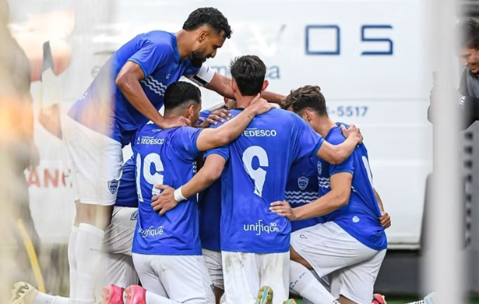 geglobo's tweet photo. Com gol nos acréscimos, Barra vence o Cianorte e confirma acesso à Série C

Nathan marca o gol histórico do Pescador ➡️ https://t.co/UwTUgzZljT

📷 Tiago Winter / Barra FC
