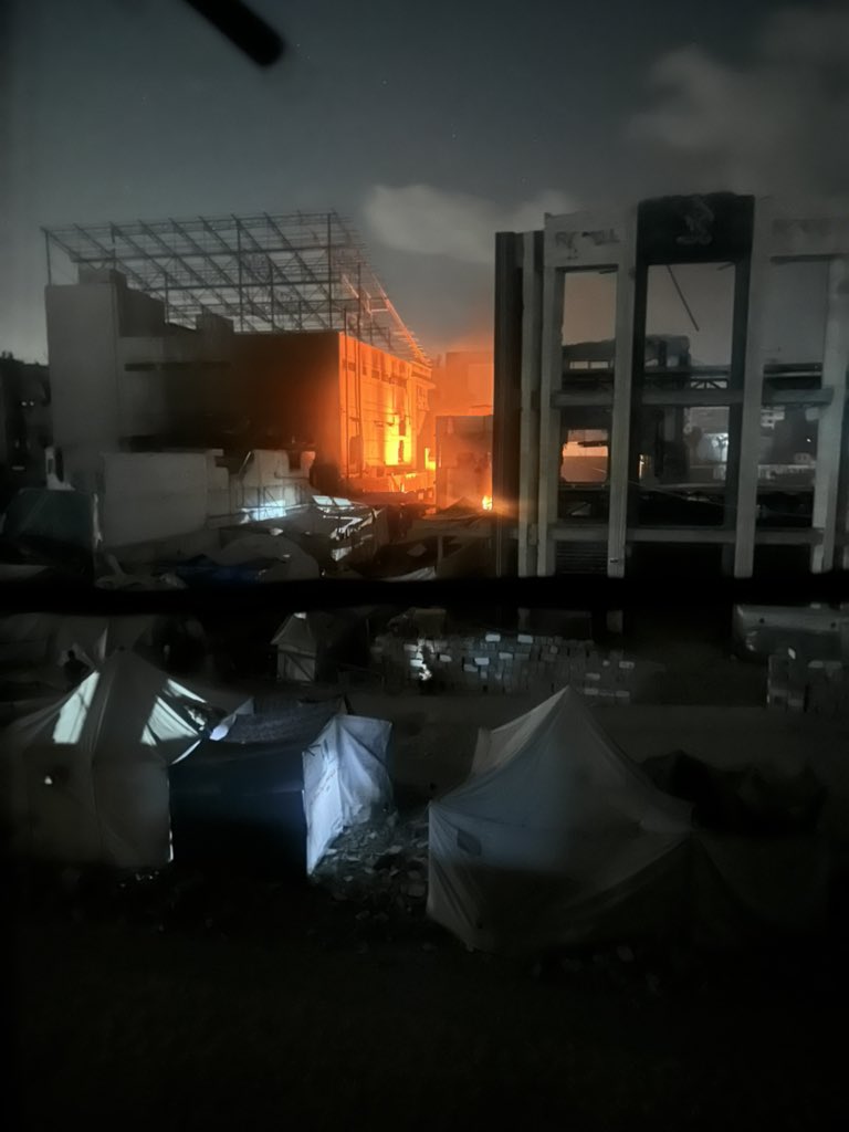 كنت أكتب دائماً ؛
أن تنجو من المـ.ـوت كل يوم
أمر مرهق جداً
وها أنا اليوم وللمرة المئة وواحد
أنجو من المـ.ـوت
ربما خطوة بل أقل من خطوة
كانت تفصلني
عن هذه النيران المشتعلة.🔥

قد نكون نجونا، لكن يبقىٰ
ما عشناه لا يزال يعيش فينا.🖤!
11,3