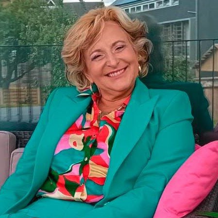 coryleguen's tweet image. [TW féminicide]

Elle s’appelait Régine.
Elle avait 57 ans.

Elle avait rencontré Cesare à un bal guinguette. Elle a essayé de le quitter à cinq/six reprises.

Elle voulait partir vivre en Espagne pour qu’il l’oublie.

Le meurtrier s’est suicidé.

Paix à l’âme de Régine.🕊️