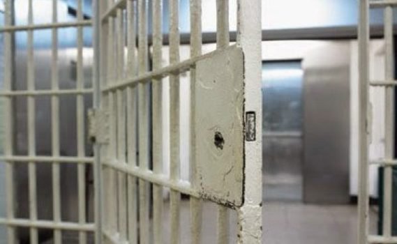 #ዜናመሠረት በሽብር ወንጀል ተጠርጥረው በእስር ላይ የሚገኙ የአንዳንድ የፖለቲካ እስረኛ ቤተሰቦች በችግር ምክንያት እራሳቸውን ማጥፋታቸው ተሰማ፣ ሌሎቹ ደግሞ ጎዳና ወጥተዋል ተብሏል 

ተጨማሪ ያንብቡ: 
tinyurl.com/9k5afx44 

የፕሪሚየም አባል