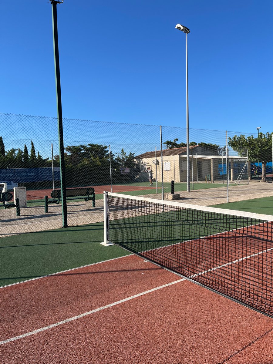 Personne va voir il est tard, donc vraiment le TENNIS et son esthétique>>>>> les autres sports 🤭