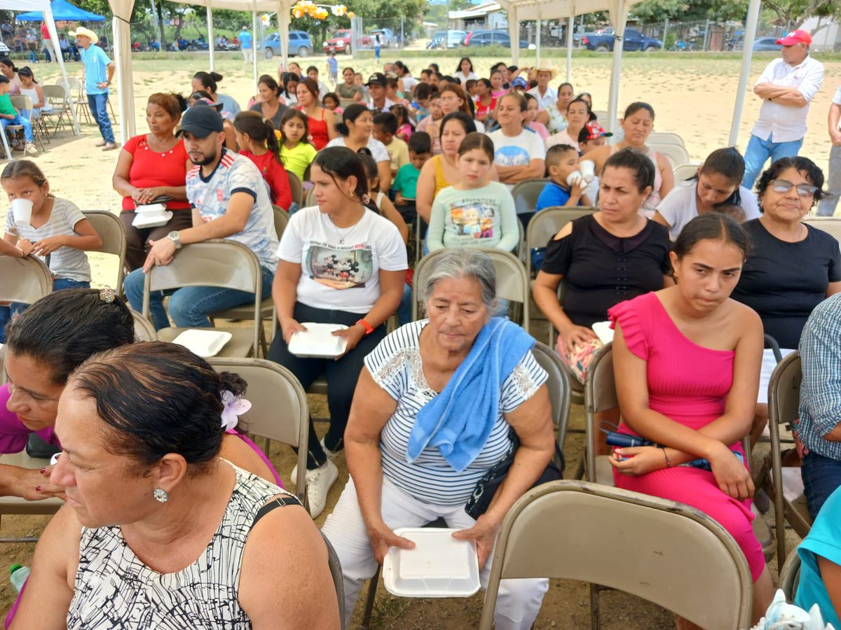 Hoy mi corazón se llena de alegría al ver hecho realidad el proyecto de agua en Cuyalí, al que en su inicio tuve la dicha de aportar un granito de arena.

Mi más profundo reconocimiento a la Junta de Agua, a la Alcaldesa Ligia Laínez y su corporación municipal, a Visión Mundial y