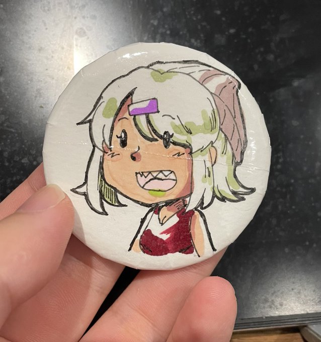 さりげなく自己主張する缶バッジ作ったのでどこかにつけておきます 