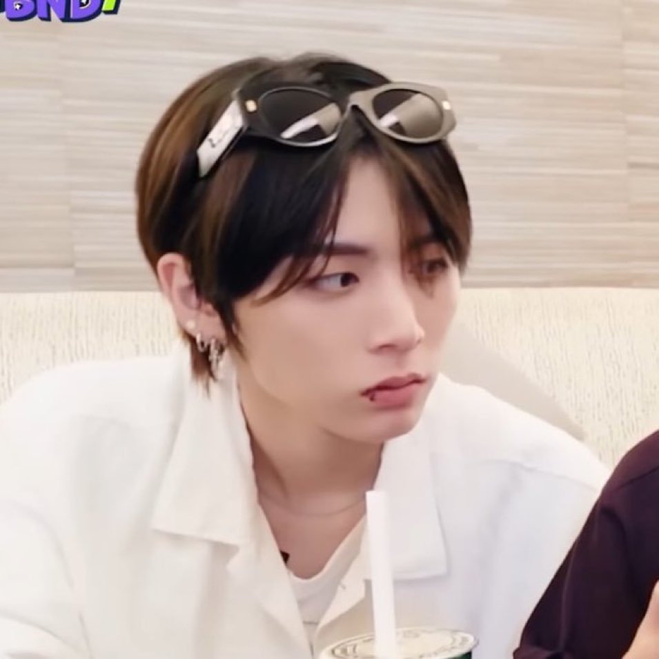 kalo makannya udah mulai nyepret gini udah tanda tanda ini si esan pengen diperhatiin