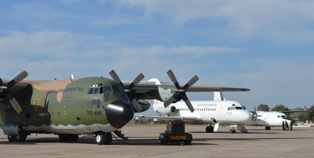 Sistema de Armas <a href="/LockheedMartin/">Lockheed Martin</a> C-130 Hércules, <a href="/FokkerSGroup/">Fokker Services Group</a>  F-28 Fellowship y F-27 Friendship en el Mendoza Vuela 2014 31-08-25, con pintura clásica, como sus primeros años <a href="/aviacionline/">Aviacionline.com</a> <a href="/aeromilitaria/">Pista 18</a> <a href="/Argendef/">Argendef</a> <a href="/DefensaNAC/">DefensaNAC</a> <a href="/AviacionDefensa/">Aviacion Defensa</a> <a href="/Zonamilitar1/">Zona Militar</a> <a href="/SpottersArg/">Vuelos y Spotters ✈</a>