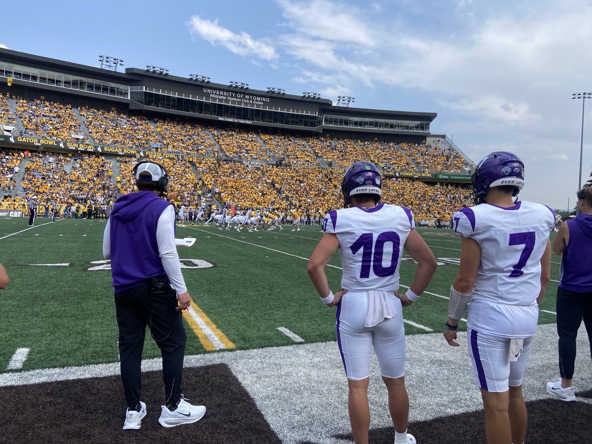 2nd half now! So fun in a beautful setting for ⁦<a href="/UNIFootball/">UNI Football</a>⁩.