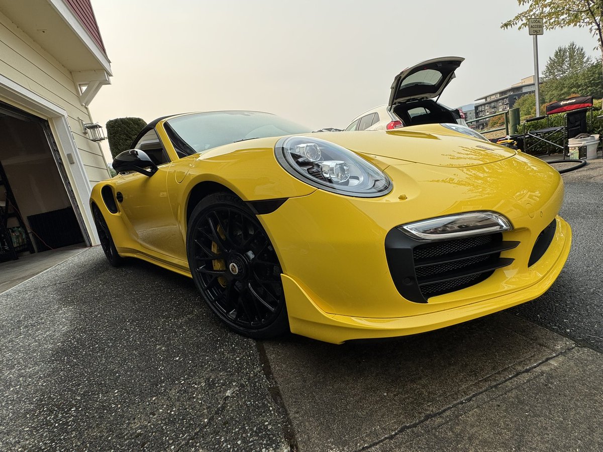 glove_spa94969's tweet image. When you drive a Porsche 911 Turbo S, even the floor mats deserve first-class care 🏁✨ Brought back to perfection with a full wet clean—every ride deserves the White Glove touch.”

#SeattleDetailing #TacomaDetailing #PorscheLife #ExoticDetailing #LuxuryAutoCare #SeattleExotics