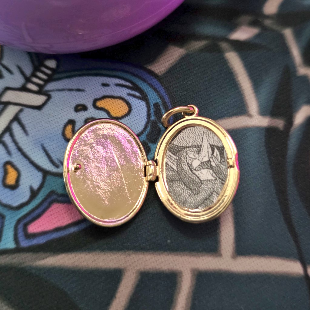 grimmsnarl in the locket