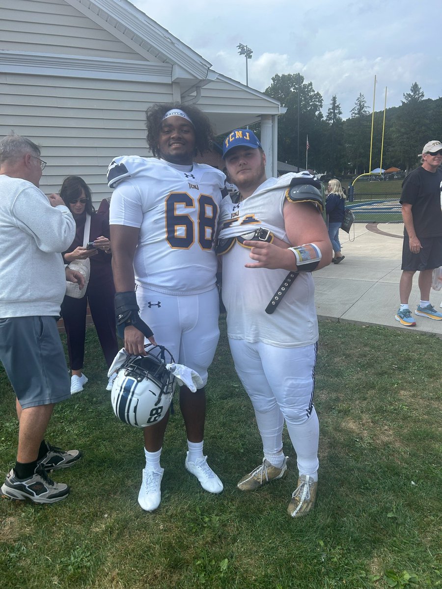 🚨 Big win for <a href="/TCNJfootball/">TCNJ Football</a>  as our alumni <a href="/bcr_two/">Brandon Rector</a> and <a href="/lucas_szczy/">Lucas Szczepanski</a> (1st career start) shared in the victory‼️ <a href="/PrincipalPino/">Heather Pino-Beattie</a> <a href="/jmcavaddy/">J.P. McAvaddy</a>