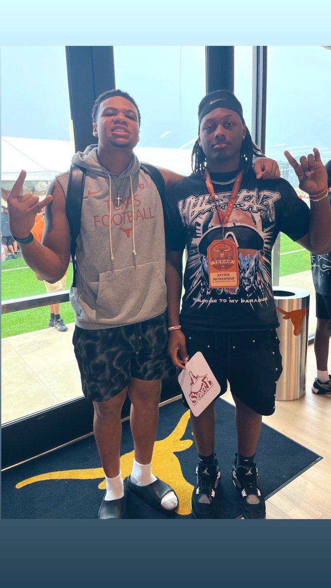 Xaviermuhamma24's tweet photo. Hook ’em Horns! 🤘🏽 Big win for UT today-appreciate the invite and hospitality. Much love! @TexasFootball @CoachLCTrenches @Josh_Dunson @ricky_figurell @CoachSark @HornSports @Horns247 @LoneStarPrepsTX @joeagleason @InsideTexas @CJVogel_OTF @ChadSimmons_ @sohofootball @TFloss32 @bench424nmore @MikeRoach247 @TomLoy247 @vypehouston @S1ixkz @JScruggs247 @NationalScoutin