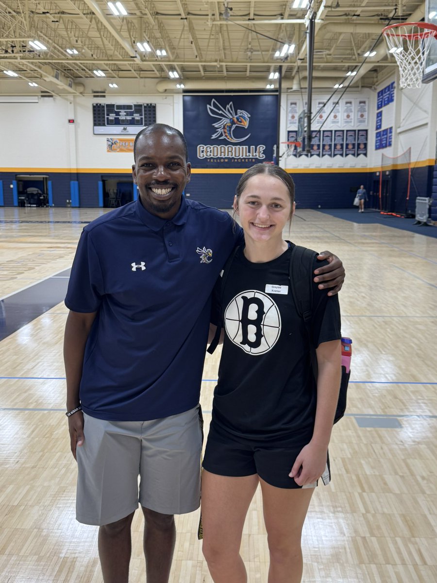 GreyleeKramer's tweet image. Elite Camp at Cedarville didn’t disappoint! Happy to be back on campus! Thanks for a good day, Coach Miller, Coach Kevo, and Coach Buettell!
@Coachamiller1 @Kevo_da_Vinci @stepbron