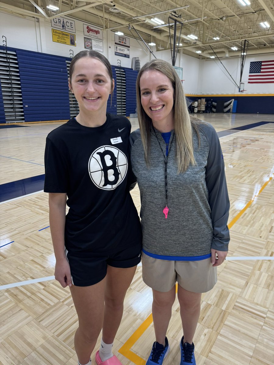 GreyleeKramer's tweet image. Elite Camp at Cedarville didn’t disappoint! Happy to be back on campus! Thanks for a good day, Coach Miller, Coach Kevo, and Coach Buettell!
@Coachamiller1 @Kevo_da_Vinci @stepbron