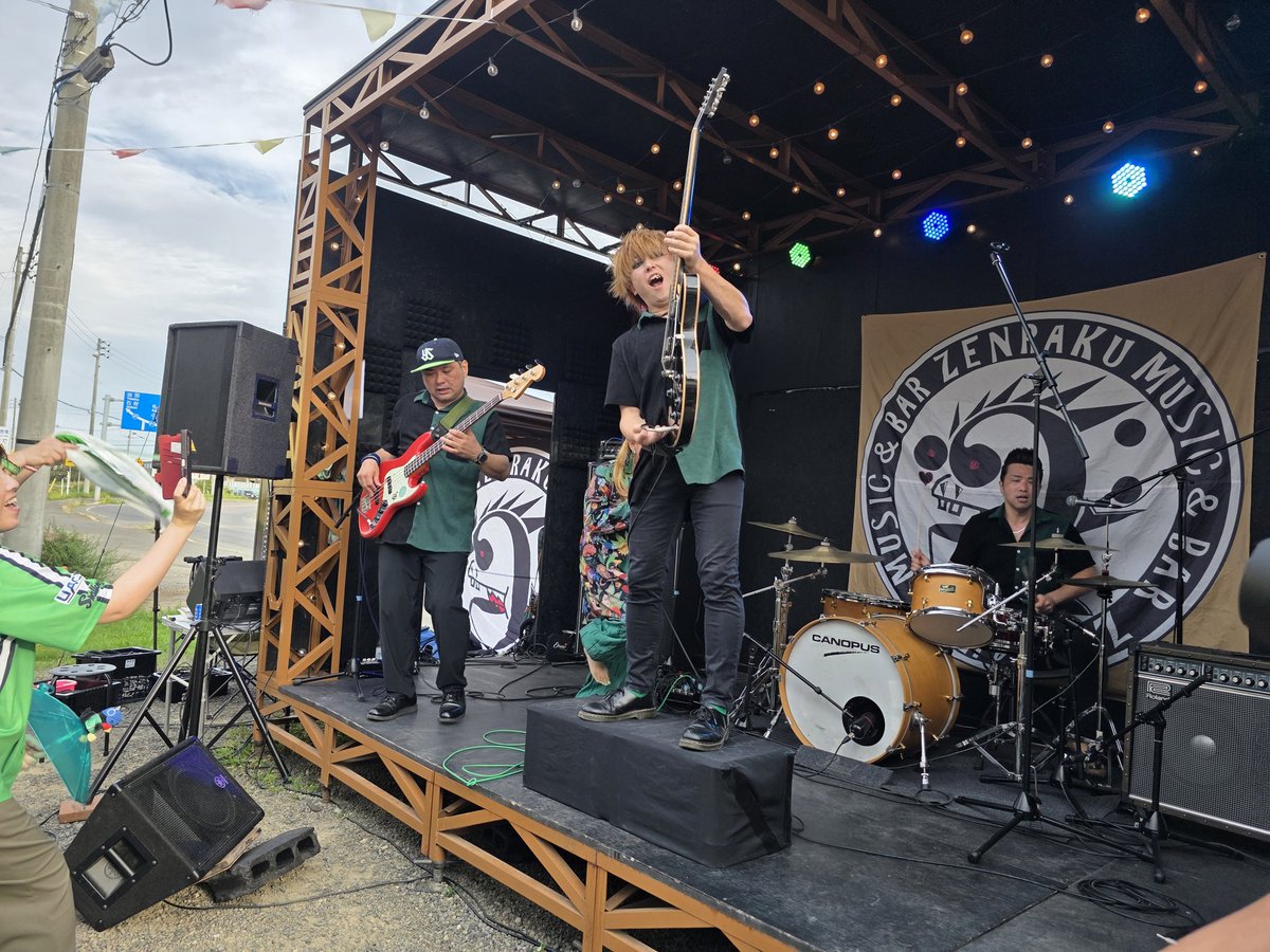 Trash_C_Rockers's tweet image. ・・・続き
3番手は昨日ぶりのVanityyy！
やっぱりステージで、しかも銭楽で観るVanityyyはひと味違いました！！
素敵なお姉さんのジャンプ撮れたよ🙌
アンコールあざした、また本日！！！
・・・続く
 #グリフェス
 #Vanityyy