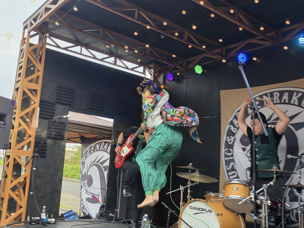 Trash_C_Rockers's tweet image. ・・・続き
3番手は昨日ぶりのVanityyy！
やっぱりステージで、しかも銭楽で観るVanityyyはひと味違いました！！
素敵なお姉さんのジャンプ撮れたよ🙌
アンコールあざした、また本日！！！
・・・続く
 #グリフェス
 #Vanityyy