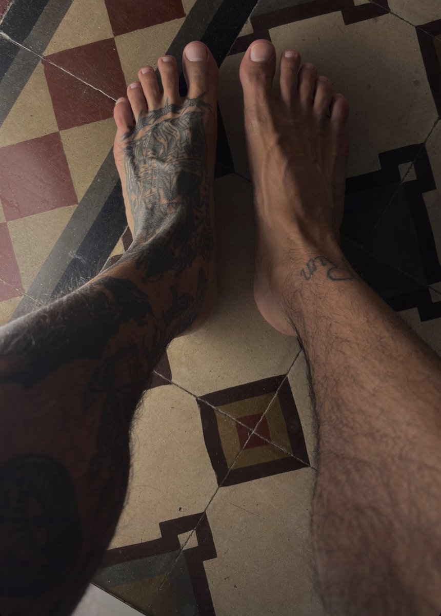 Estos hermosos pies son de <a href="/ros/">Fernando Ros</a>.unreal en Ig, vayan a seguirlo!!