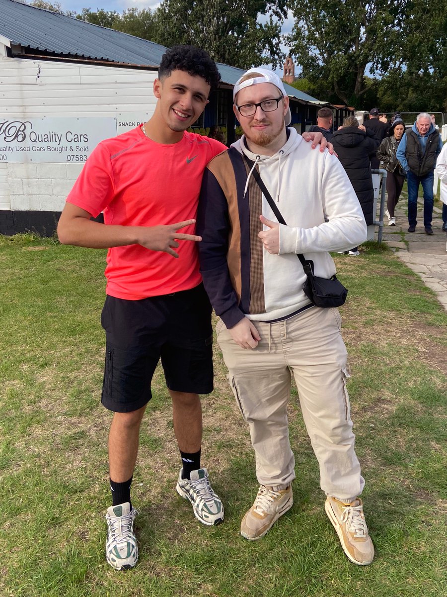 Great to meet up with <a href="/bigbeno03/">BigBeno</a> at Daisy Hill today ⚽️

Congrats on the dominant win today lad! 👏🏻 However it'll be a different story when <a href="/manCHAZter_City/">Man(C)HAZter City FC</a> faces @benoultras next weekend! 🗓️ 

See you on the pitch soon! 🤝🏻

  UP THE CHAZZAS!  #Bovdesliga #ManchazsterCity