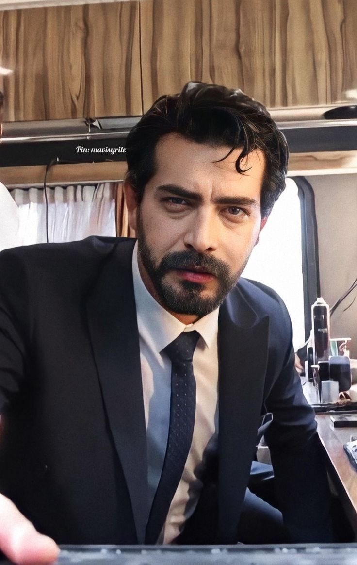 #BarışBaktaş ——İçinizde dünyaya meydan okuyan bakışlarınızla hitap eden her şeyi yapmanızı sağlayan muazzam bir güç var. Bu şekilde olmaktan asla vazgeçmeyin, her zaman kalbinizin ışığıyla parlayın. Hayal kurmaktan ve başarmaktan asla vazgeçmeyin. Yükselmeye devam edin.🤍 ✨