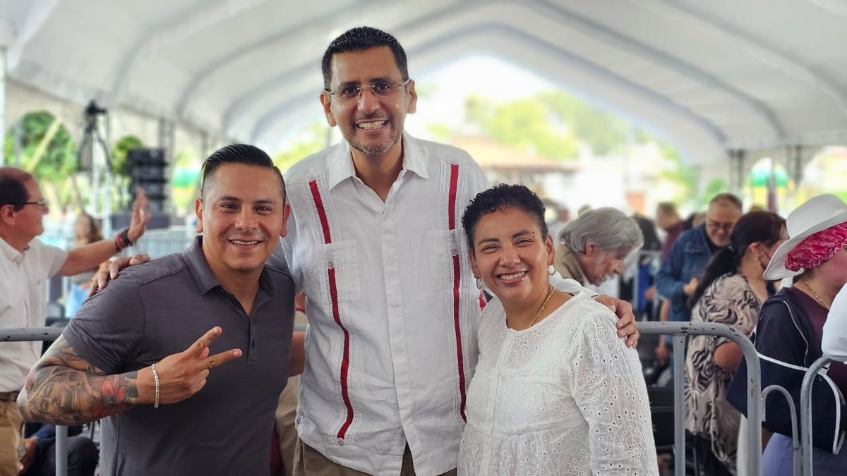 Bety_Olivares's tweet photo. Me dio mucho gusto y orgullo acompañar a mi querido amigo y Diputado @CCastilloPerez1 en su #1Informe de ActividadesLegislativas, donde pude saludar a muchas y muchos compañeros, con los que hemos caminado siempre por la izquierda.
El trabajo que ha realizado Carlos, es muy importante y su compromisopor buscar el bienestar de la gente es su sello personal
Enhorabuena querido amigo
¡Por el bien de tod@s #PrimeroLosPobres!