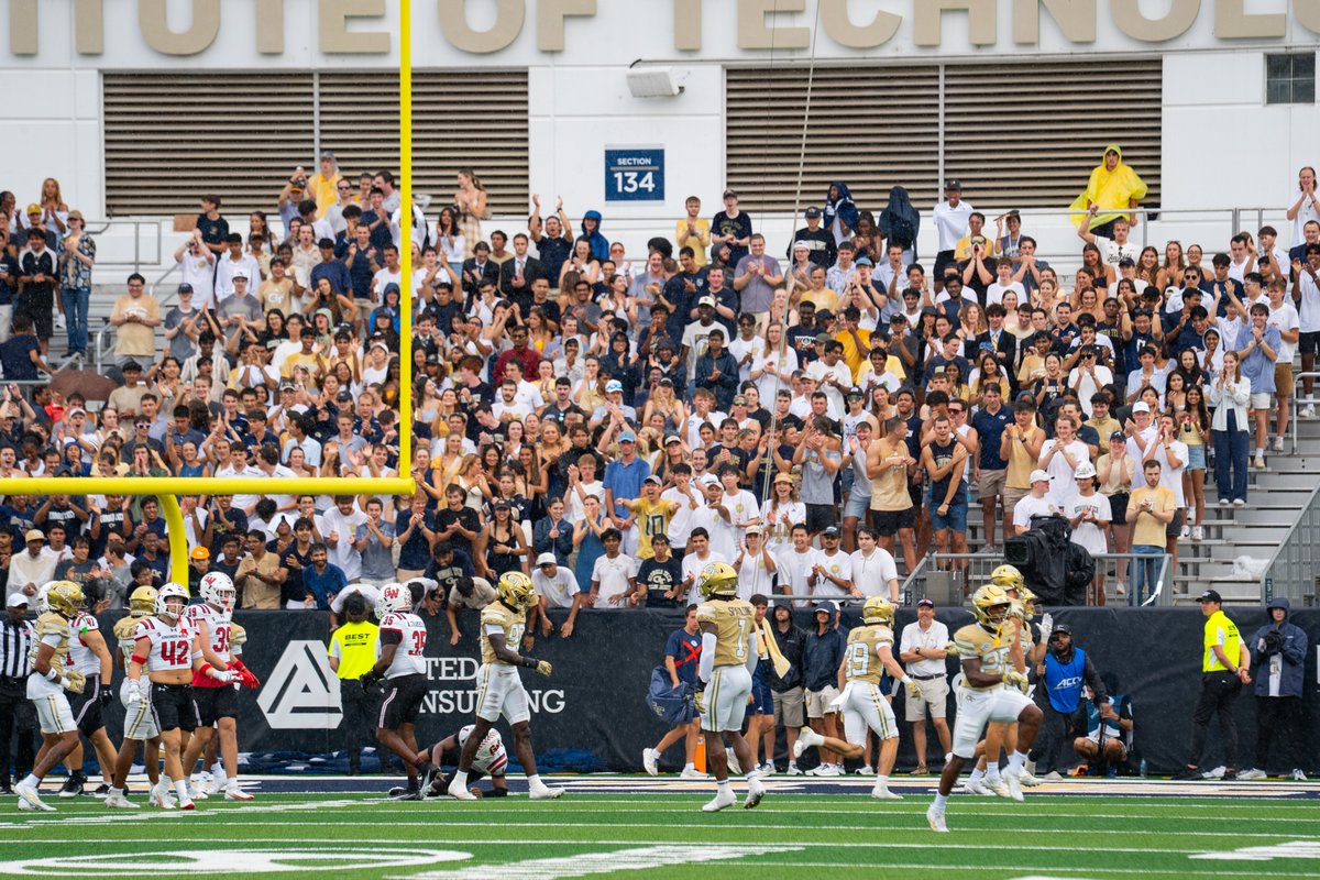 GTAthletics's tweet photo. 🗣️𝙁𝘼𝙉𝙎

✔️You showed out
✔️You've been loud
⚠️NOW KEEP IT UP IN THE SECOND HALF
📺If you aren't here, catch us on ACCNX

#StingEm 🐝 https://t.co/0sWGmpnPYT