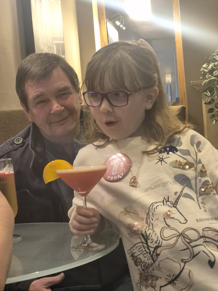 H said its been the best 7th birthday ever. Met some of the lovey USA womens rugby team in our hotel, has a mocktail or two, found a giant bear and posed by the castle.