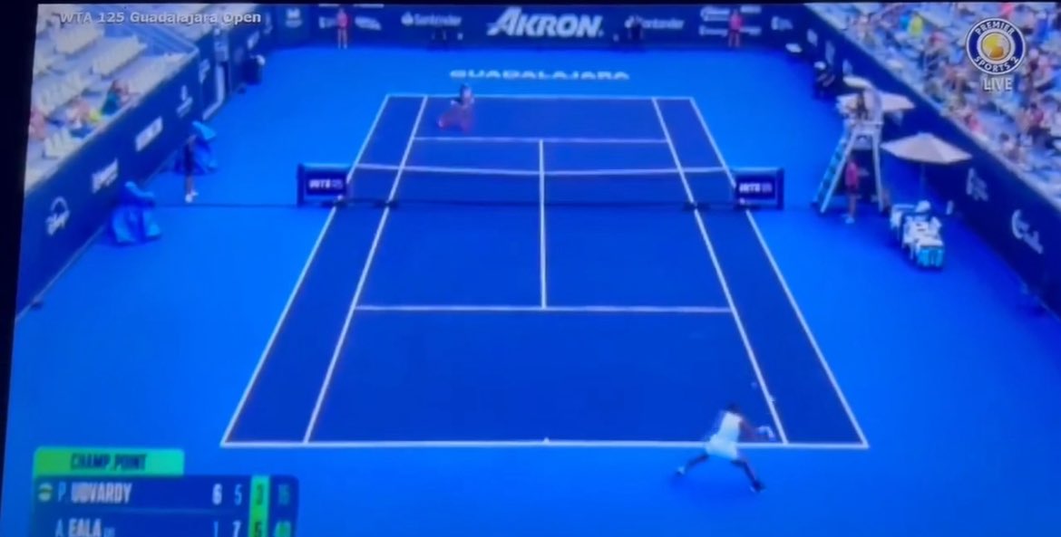 ABSCBNNews's tweet photo. CONGRATULATIONS, ALEX 🇵🇭❤️

Filipina tennis star Alex Eala wins the Guadalajara 125 Open in a three-set thriller.

This is her first WTA 125 title. 💪| via @DYANCASTILLEJO 

(Screengrab from Premier Sports) https://t.co/tedI6GDCwL