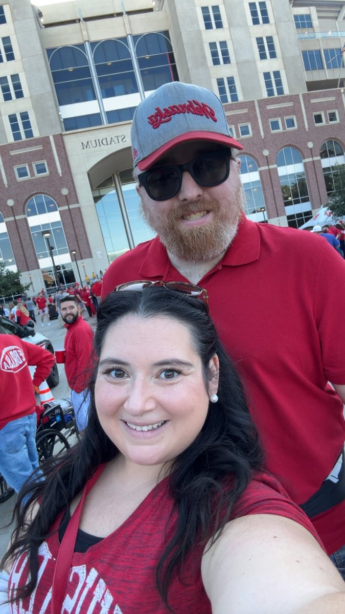 EmmaMichelle92's tweet photo. GBR #huskers https://t.co/dwcOvRr3Xr