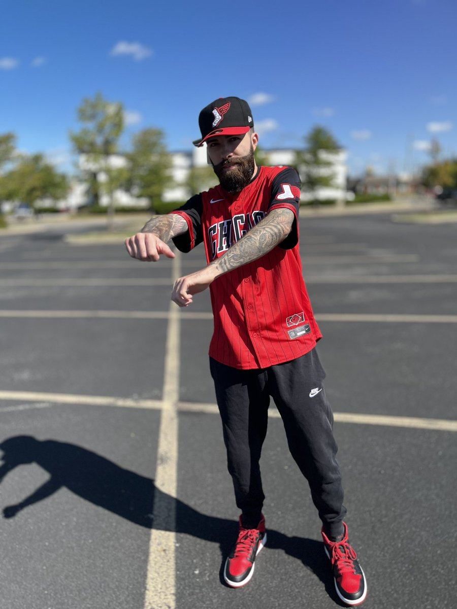 DatDudeCory's tweet image. On the scene lookin daddyish ⚫️🔴⚪️