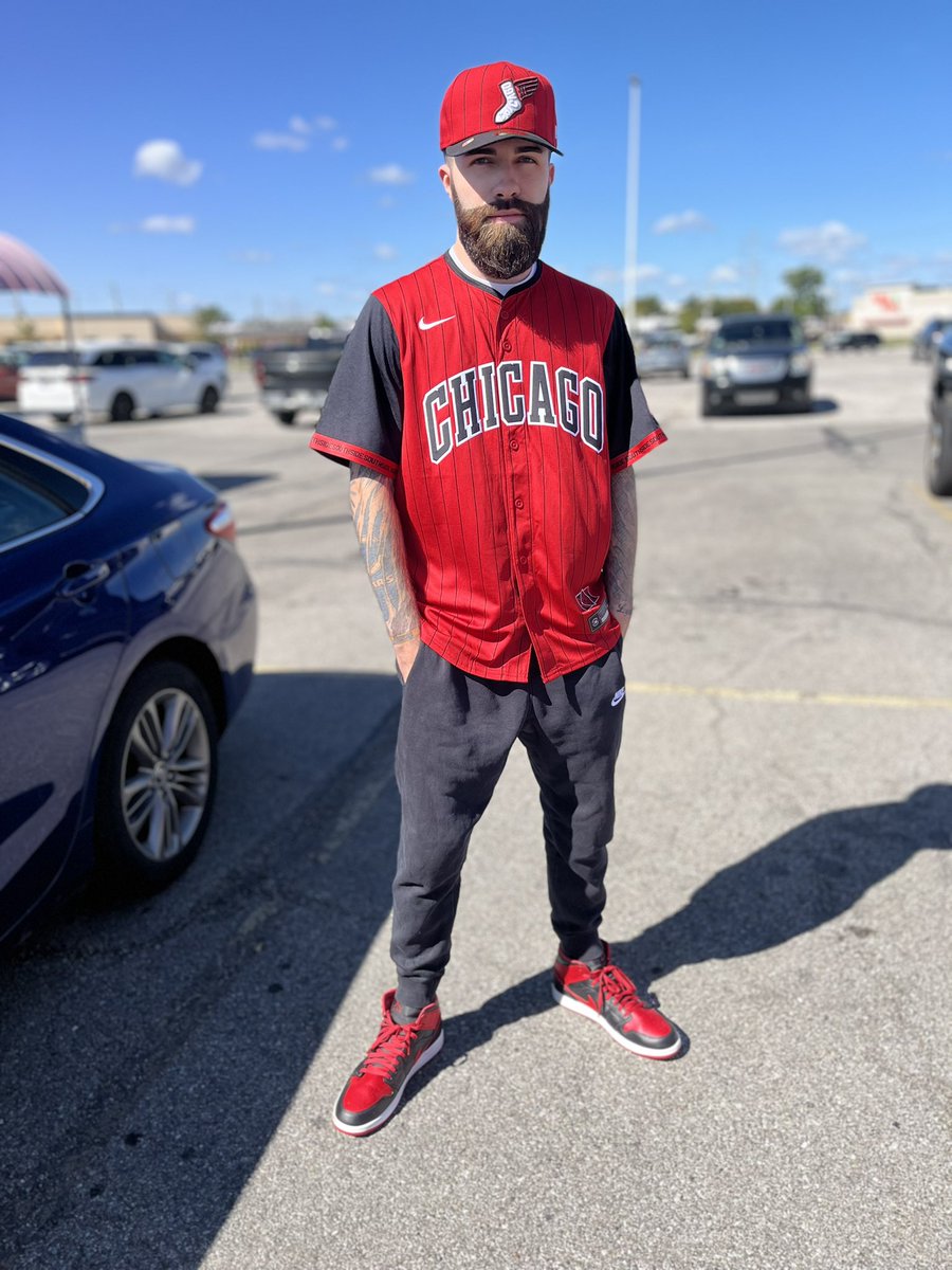 DatDudeCory's tweet image. On the scene lookin daddyish ⚫️🔴⚪️