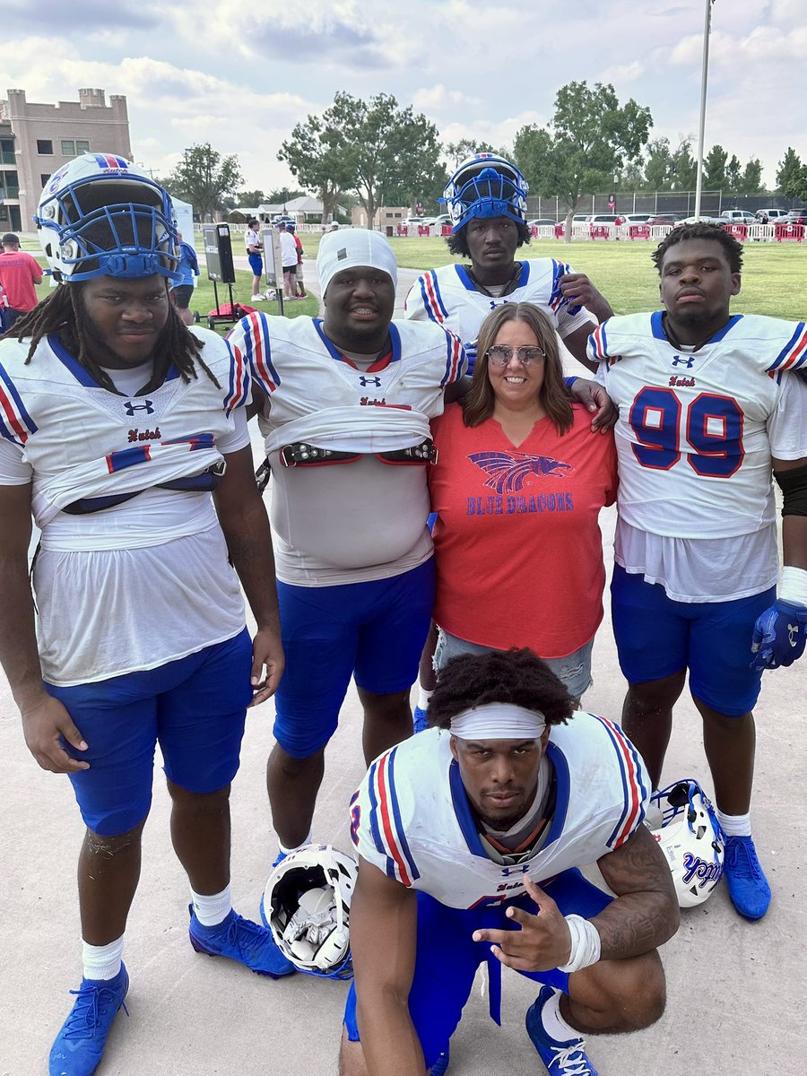 Erin Ellis 📚📝💙❤️ tweet media