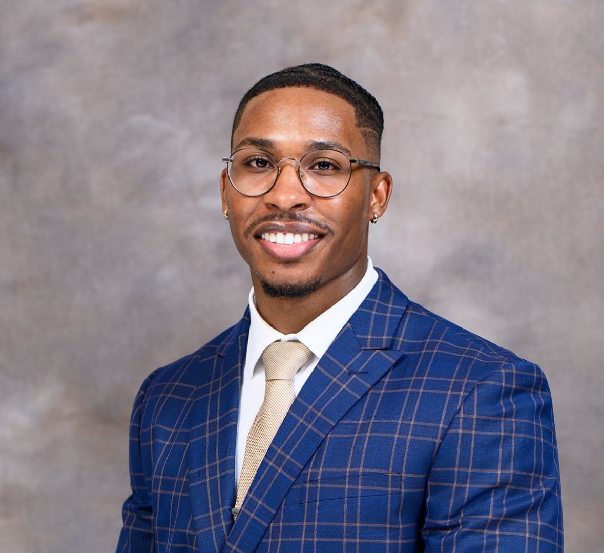 What’s up #medtwitter! Super excited to be applying #Physiatry for #Match2026!

Passionate about sports medicine, electro-diagnostic medicine, regenerative medicine, mentorship and outreach

Hobbies: competitive gaming, lifting, hiking, watching anime, sports

Let’s connect 📍