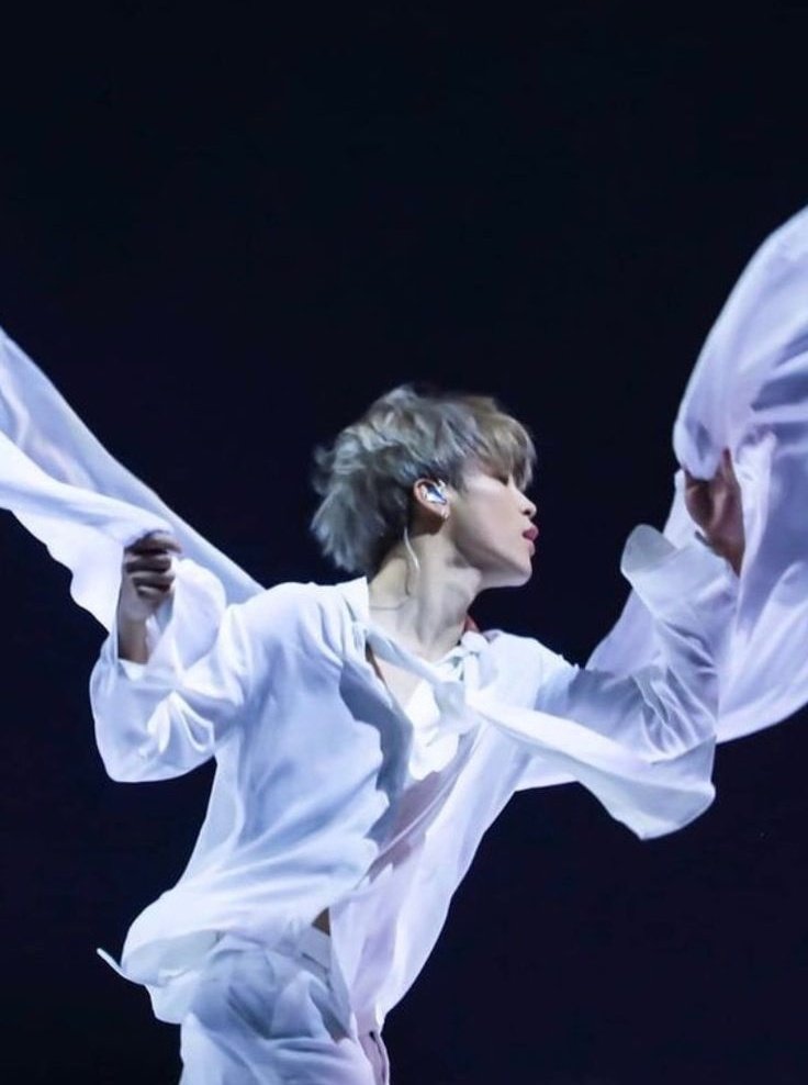 ibelongtobtsvt's tweet image. tell me what's your biggest dream as an armycarart 
mine is a stage performance collab between MingMin 😭
I really think they have matching vibes &amp;amp; styles 
just imagining those two divas on one stage is driving me crazy 😭

#jimin #minghao #btsvt #armycarat