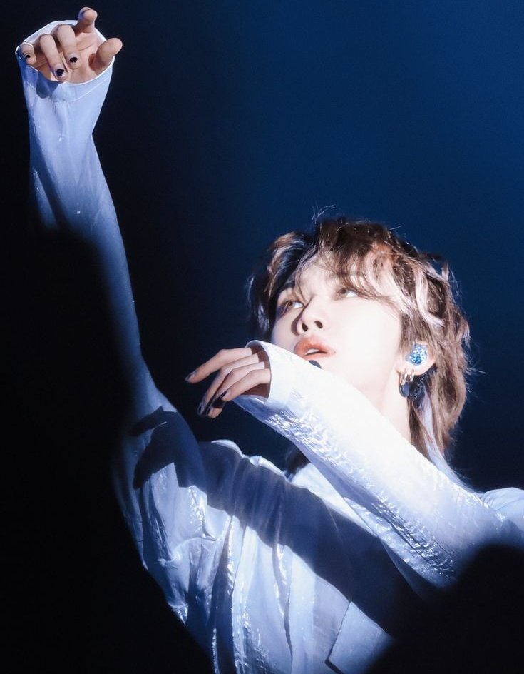 ibelongtobtsvt's tweet image. tell me what's your biggest dream as an armycarart 
mine is a stage performance collab between MingMin 😭
I really think they have matching vibes &amp;amp; styles 
just imagining those two divas on one stage is driving me crazy 😭

#jimin #minghao #btsvt #armycarat