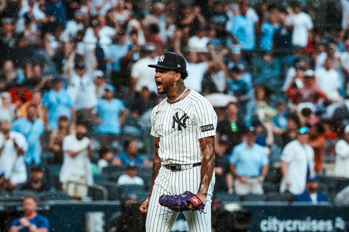 Yankees's tweet photo. Come rain or shine. 

#RepBX https://t.co/opTcqtLbJM