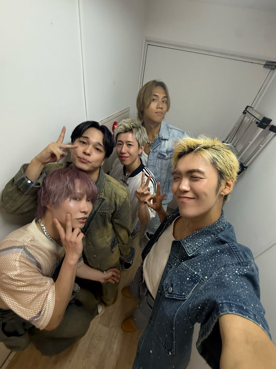 itsalexander_J's tweet photo. 今回のTEAM Aでした！
山田涼介さんの"RED"
BM Promotionの先輩
Last Princeさん"OTOGIBANASHI"
ENDRIP.さん"Don't Look Back"　をカバーしました
２ヶ月間の練習みんな本当お疲れ様でした！
本当よく頑張った https://t.co/ro5uSudW7s