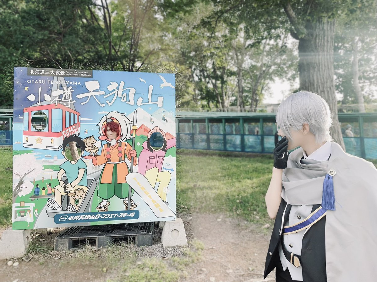 fairy_pepe's tweet photo. アニパ1日目長義でした！
ほぼ撮影と移動でバタバタしておりましたが、ご挨拶できた方々ありがとうございました☺️

後家のデスドライブに怯える長義と顔はめパネル後家に困惑する長義と夜一瞬軽装を着た長義を添えて https://t.co/ed4h7tJR9n
