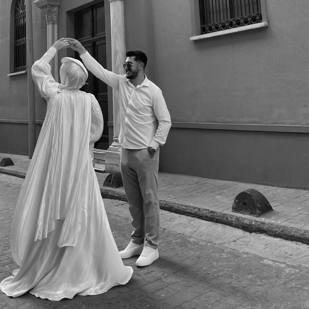 “Choose a man who isn’t afraid to show his love for you in front of everyone.”