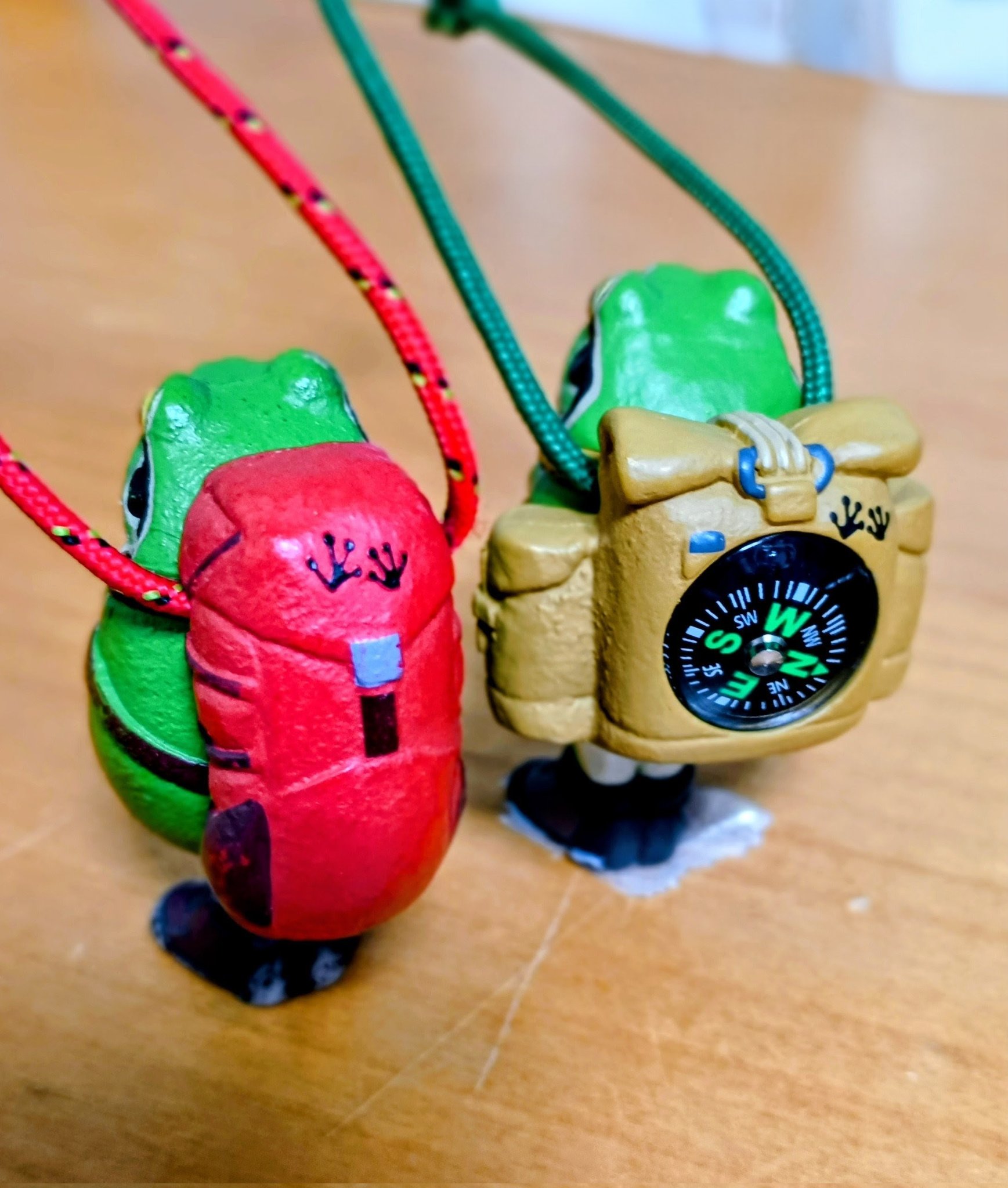 ストラップB-②【お花つんだよ〜カエルさん♬】 ストラップB-② 【お花つんだよ〜カエルさん】