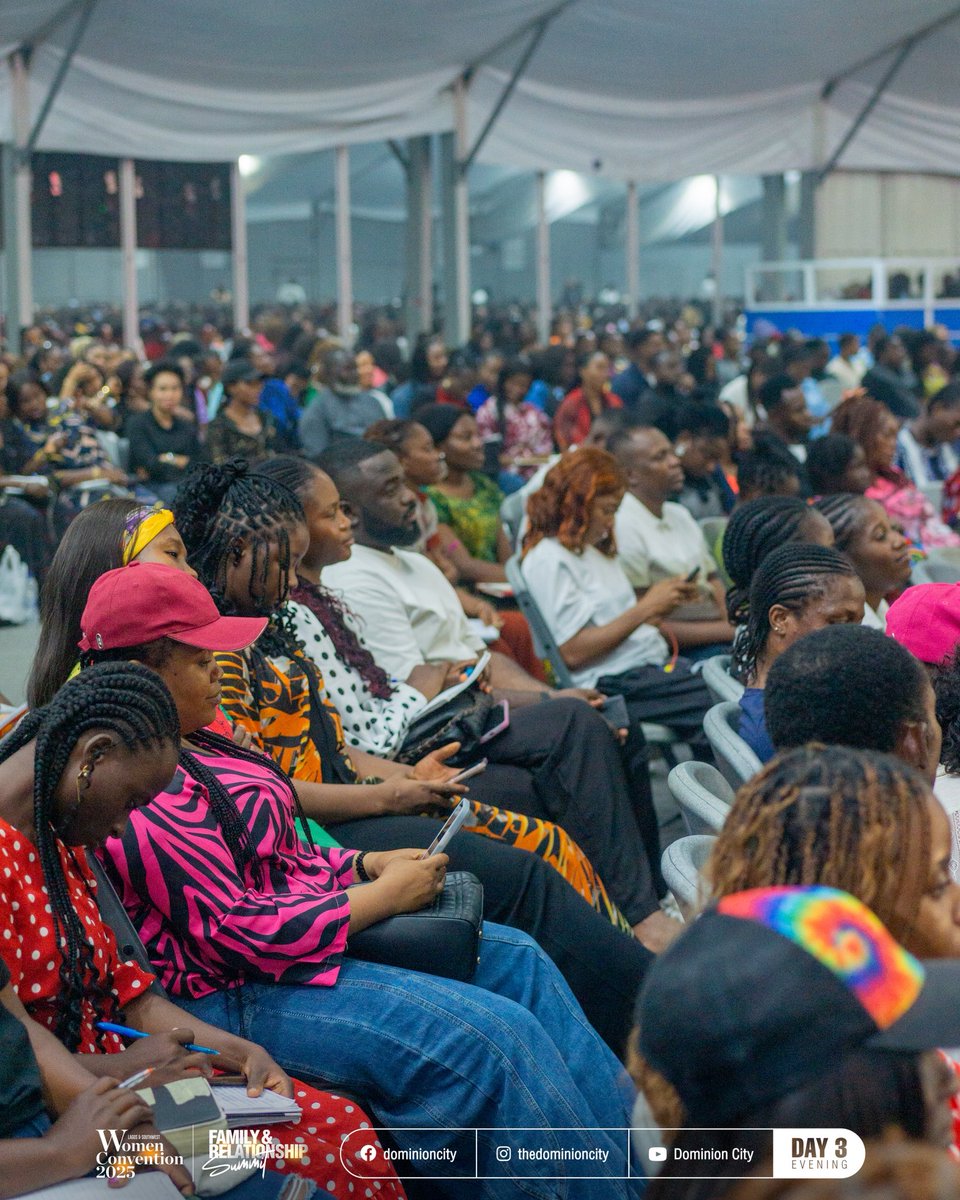 Ministering: Pastor Nnaemeka Udenwagu on Family Financial Management.

#WomenConvention2025
#FamilyandRelationshipSummit
#EstherRevolution
#NewEveGlobal