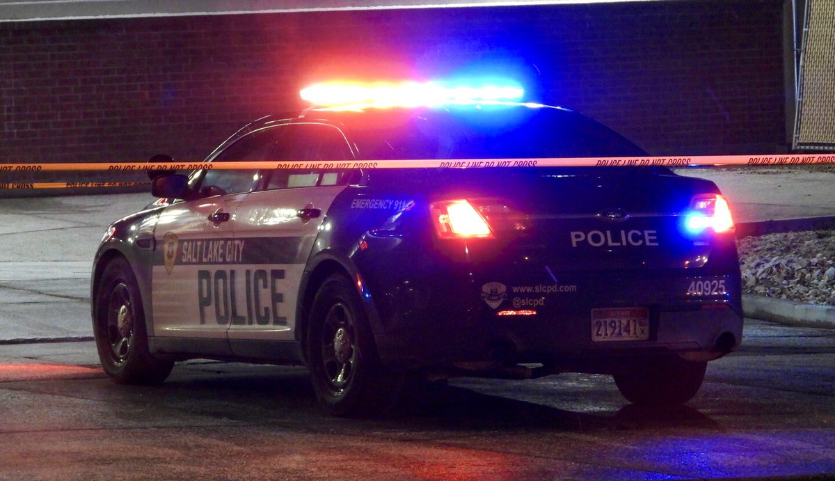 SLCScanner's tweet image. #Overnight #Sugarhouse 
SLCFD/PD 
Shooting 
Dispatched: 0018

1300 E Wilson Ave

Male in his 20’s shot in the chest, was transported and passed away. Stby for details.